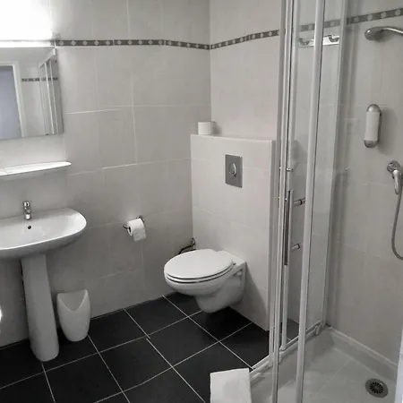 Des Pays Bas Otel 3*