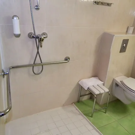 Des Pays Bas Otel 3*